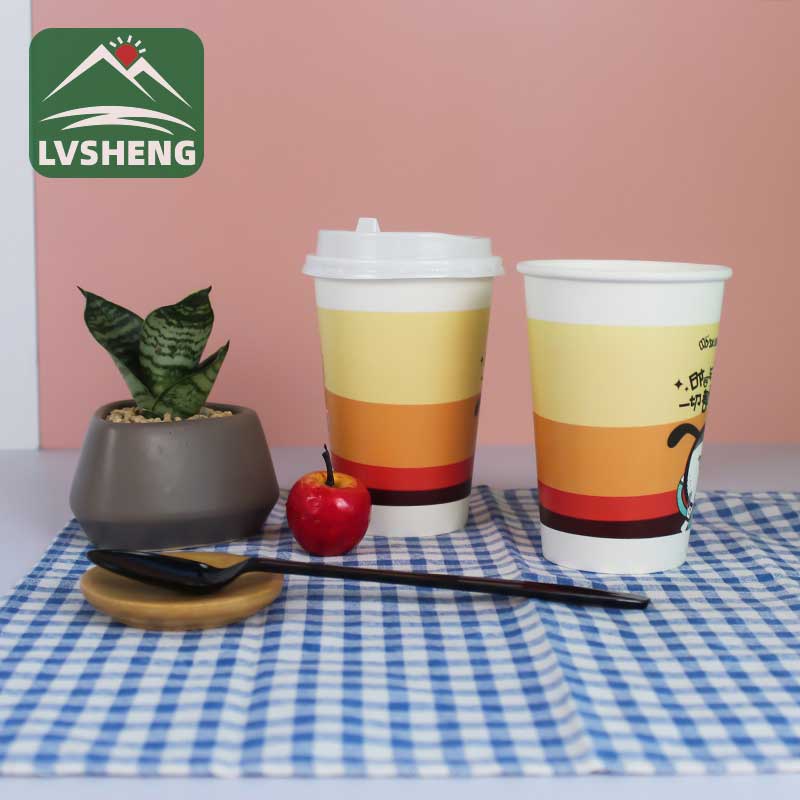 Taza de bebida fría